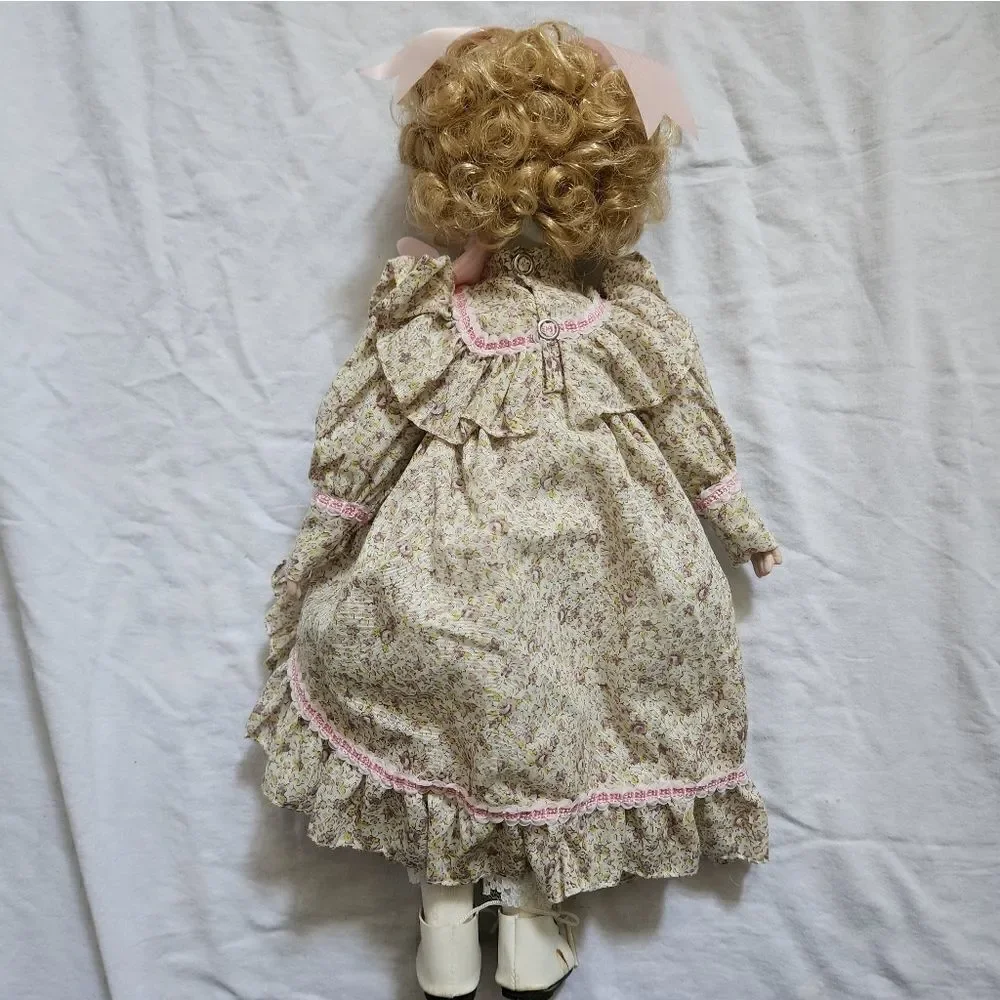 1989 Brinn's Porcelain Doll